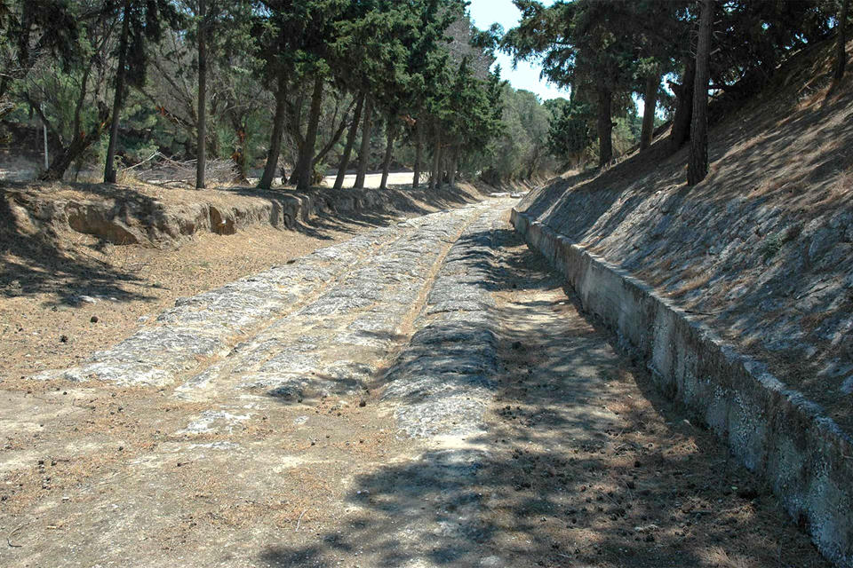 Диолк - древняя дорога-волок через Коринфский перешеек