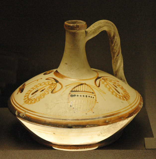 Лагинос с изображением музыкальных инструментов. 150—100 гг. до н. э. Лувр