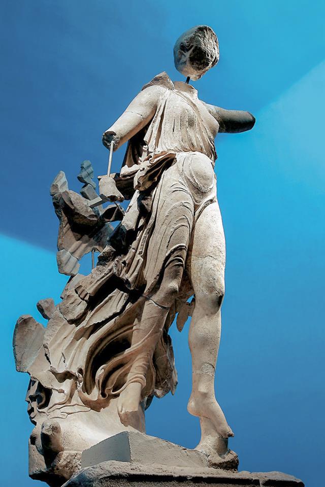 Статуя Ники Пеония (460-420 гг. до н.э.)