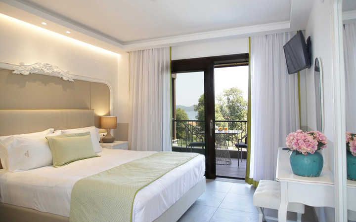 Deluxe Room with Sea View