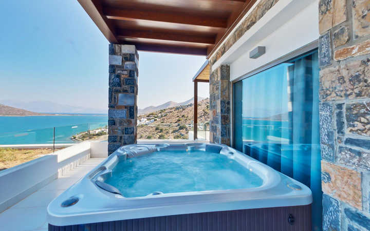 Deluxe Room with Jacuzzi and Sea View