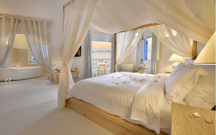 Junior or Honeymoon Suite Sea View