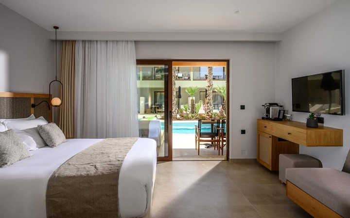 Deluxe Room with Sharing Pool