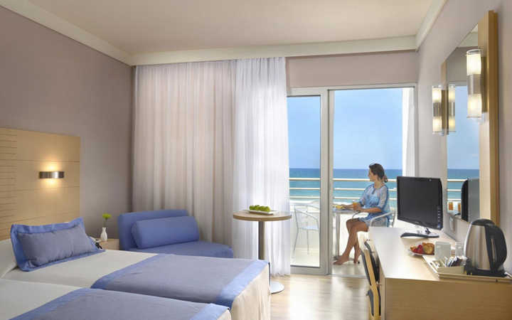 Double or Twin Room with Sea View