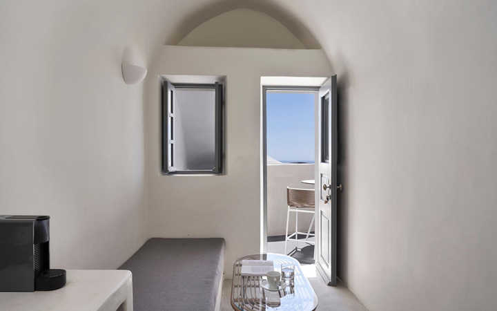 Petite Cave Suite with Caldera view & Outdoor Hot Tub