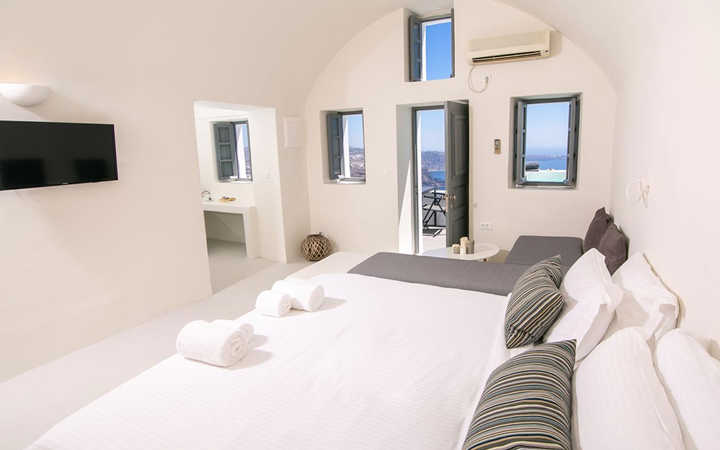 Junior Suite with Caldera View & Outdoor Hot Tub