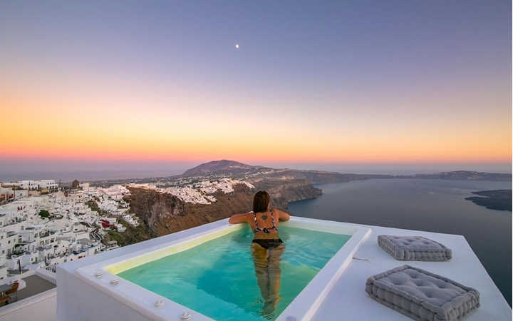 Master Suite with Caldera View & Outdoor Hot Tub - Private Terrace