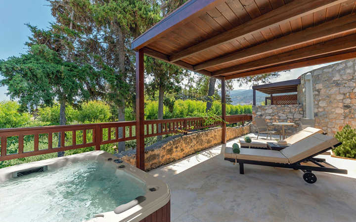 Bungalow with Outdoor Jacuzzi