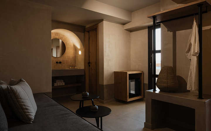 Lithos Junior Suite