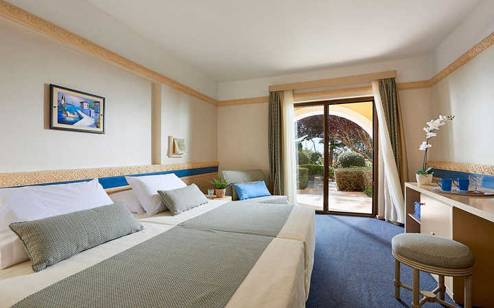 Main Building Double Room Garden View