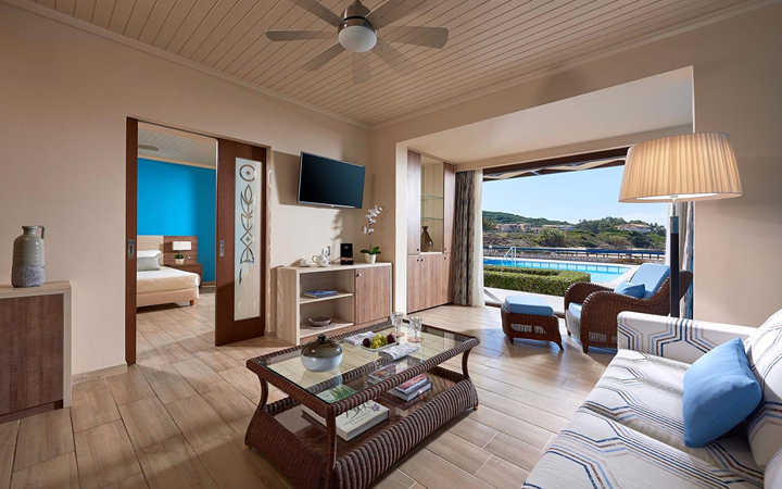 Sea Front Suite Sharing Pool