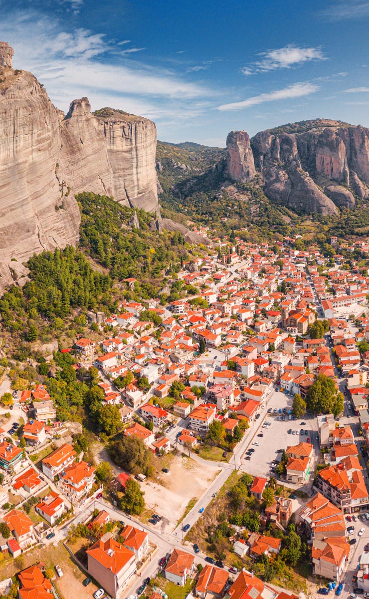 Город Каламбака у подножия Метеор